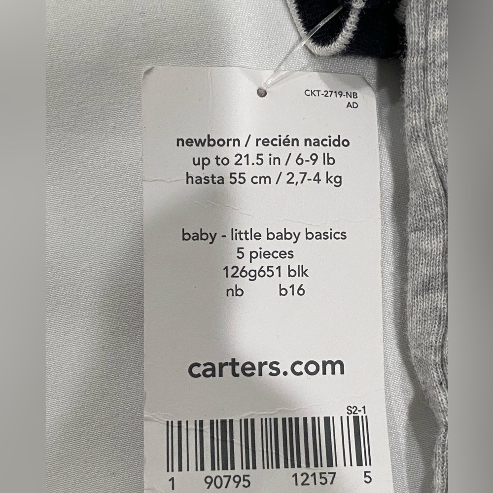 NWT✨Carter’s NEWBORN baby basics 🐳 comes with 5 ONESIS - Picture 3 of 3